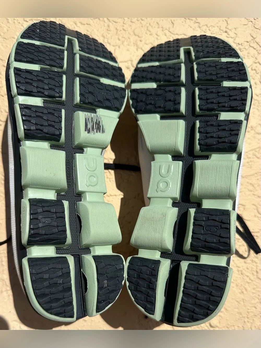 On Cloudflash 2 White Olive Green Running Shoes Women Size 9 in Excellent Cond
